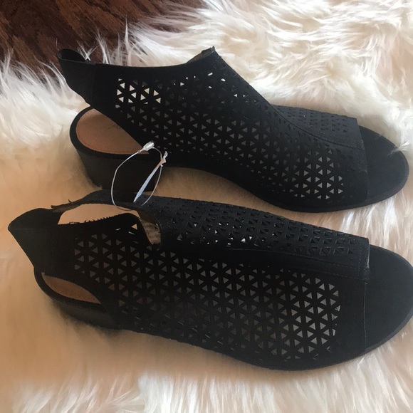 American Eagle By Payless Shoes - American Eagle 🦅 perforated sandal
